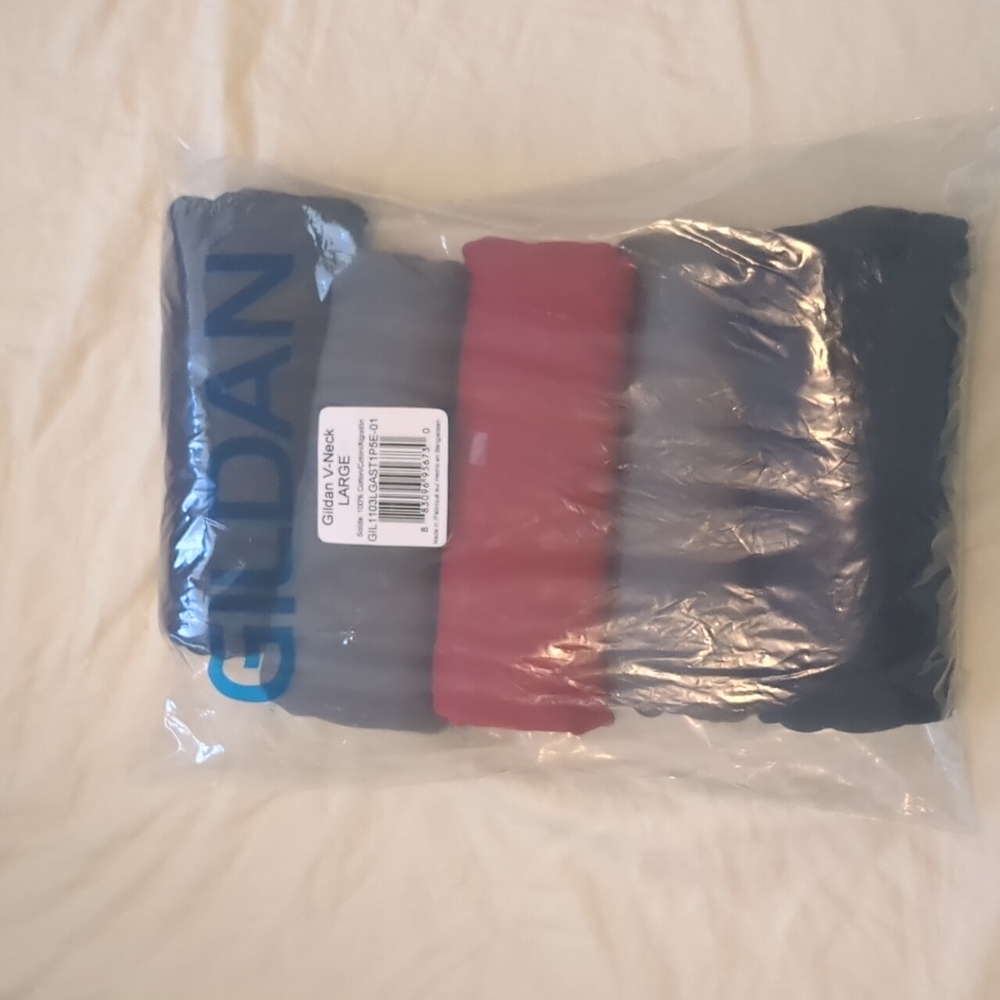 Gildan V- Neck 5 pack